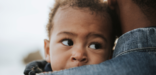 Pojke på pappas axel